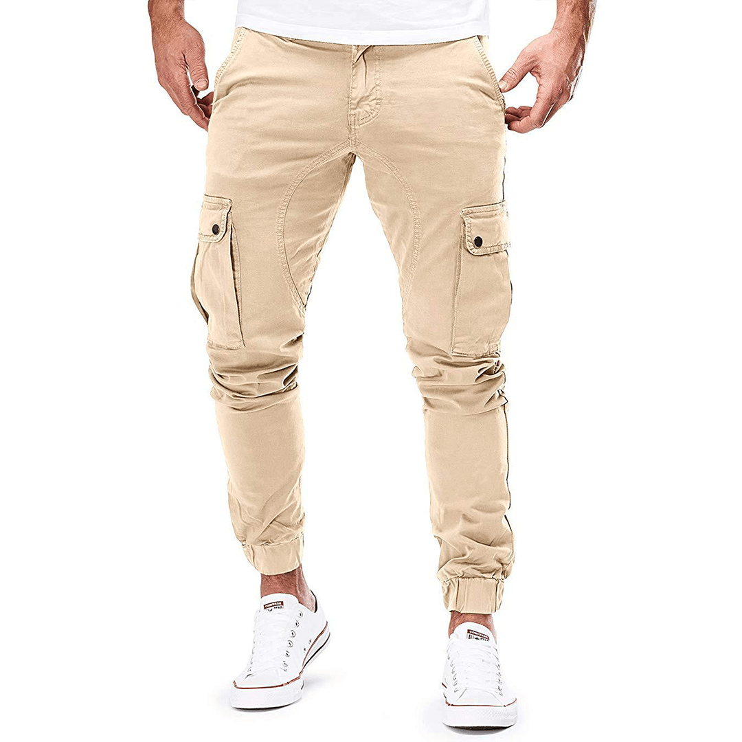 Men's slim fit stretch cargo trousers in a versatile color, ideal for casual fashion.