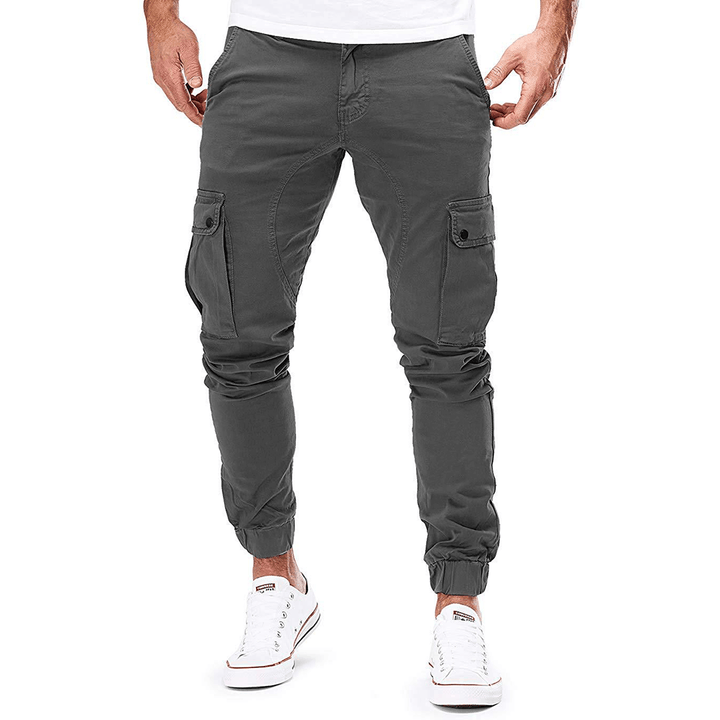 Slim fit men's cargo trousers with stretch fabric, perfect for a modern casual and comfortable look.