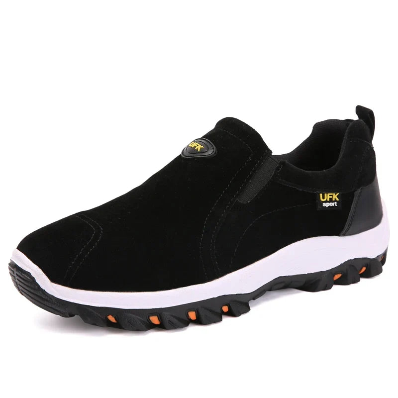 Easy-wear men's sporty sneakers, offering maximum comfort and modern style.
