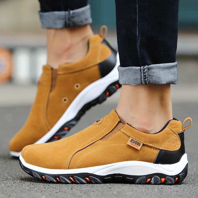 Effortless men's slip-on sporty shoes, ideal for daily comfort and active fashion.