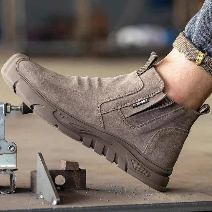Men's heavy-duty work boots with slip-resistant sole, perfect for construction & industrial use.