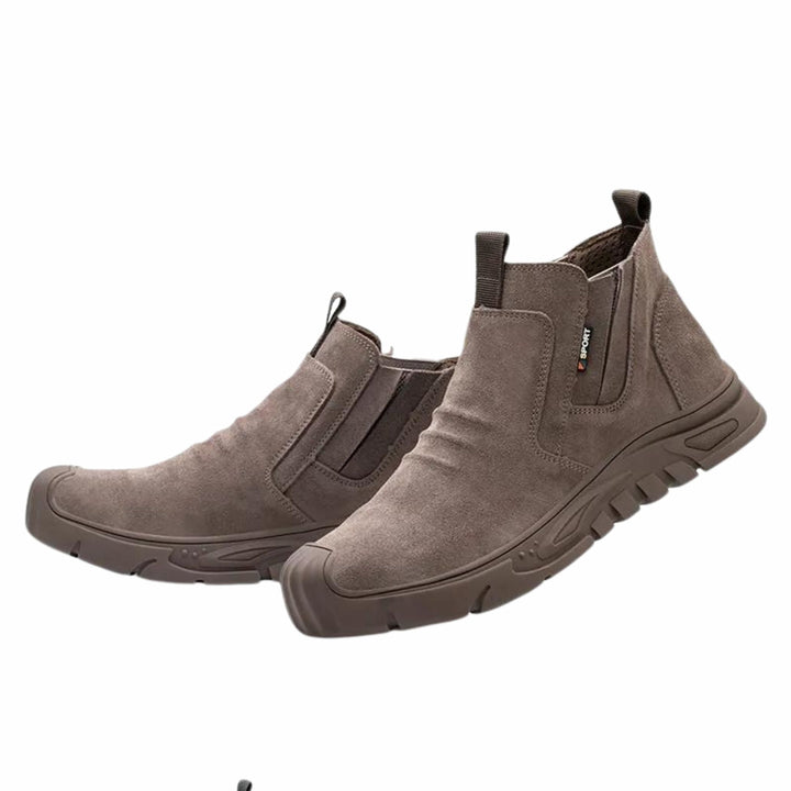Detail of the durable sole on men's work boots, emphasizing slip-resistant grip & heavy-duty design.