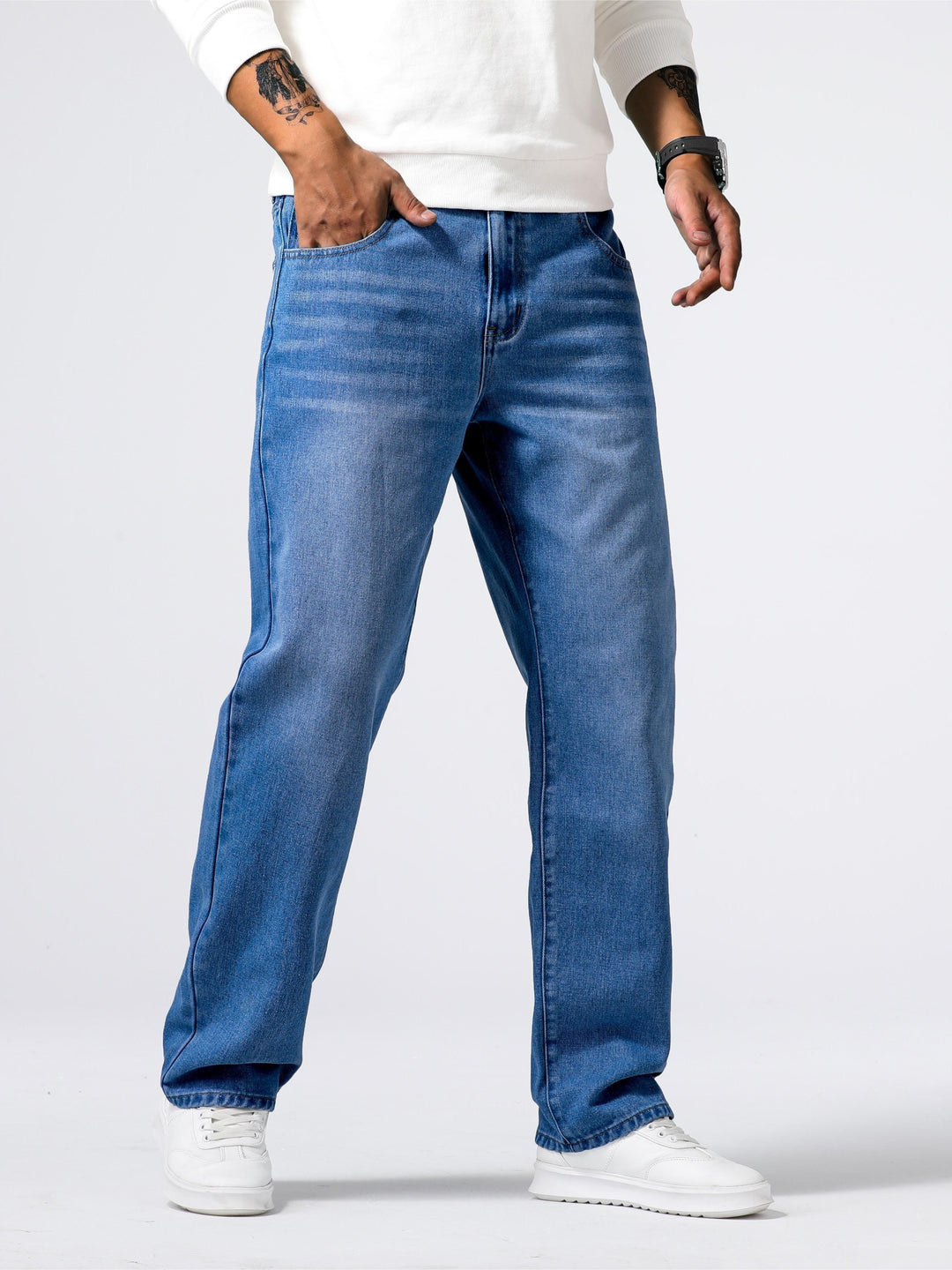 Stylish straight leg washed jeans for men, offering everyday comfort & versatile casual fashion.