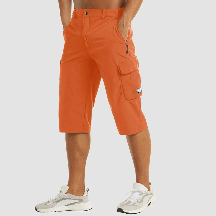 Classic men's Bermuda cargo shorts with stretch fabric, offering comfort & practical utility for active days.