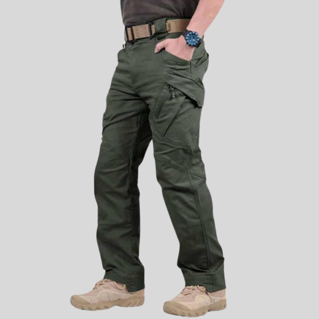 Comfortable men's stretch tactical cargo pants, perfect for outdoor activities or workwear, with durable fabric.