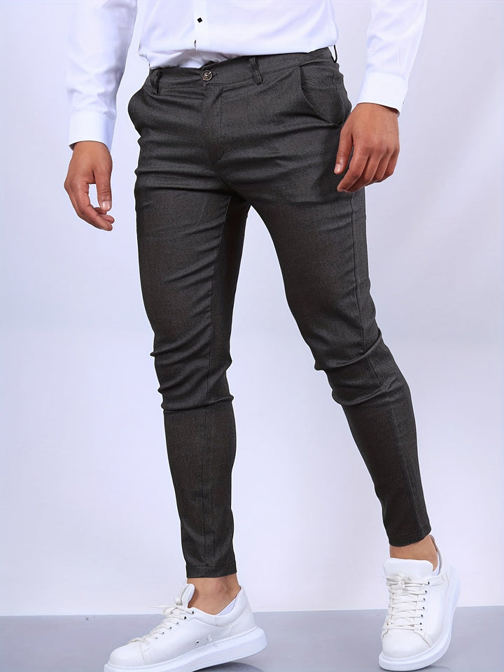Modern menswear: comfortable stretch skinny pants for men, blending style with flexibility for a contemporary outfit.