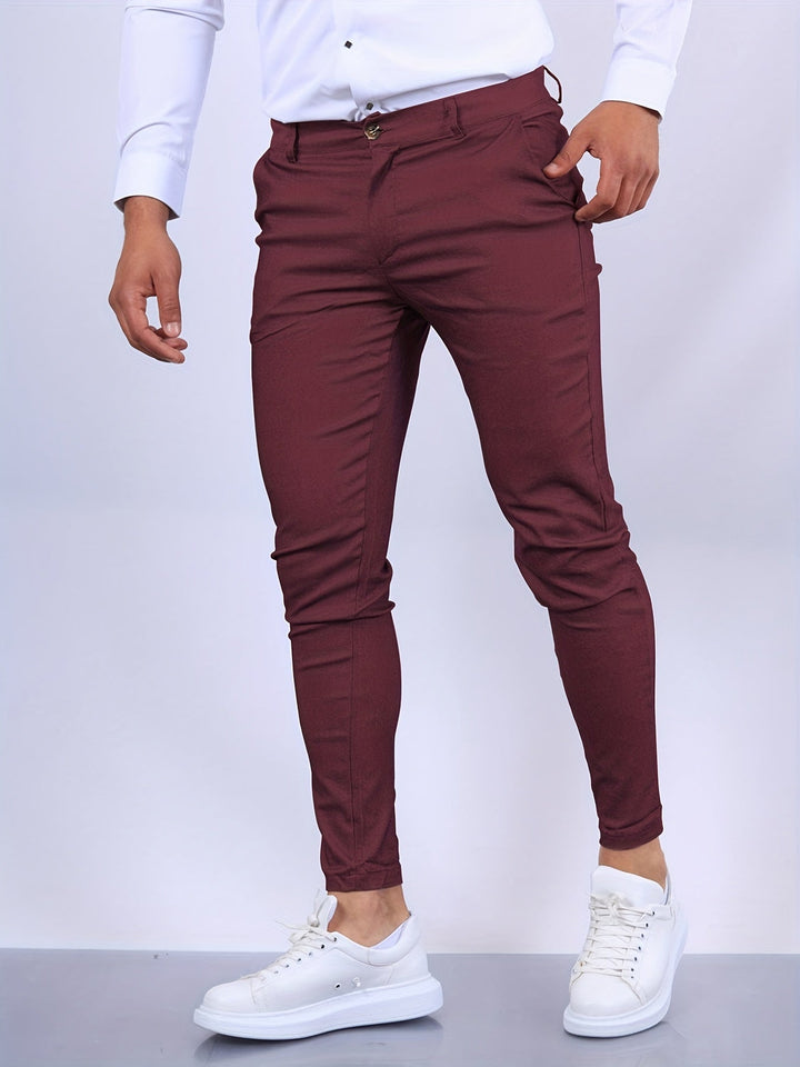 Experience modern comfort and style with these men's stretch skinny pants, a wardrobe essential for everyday wear.