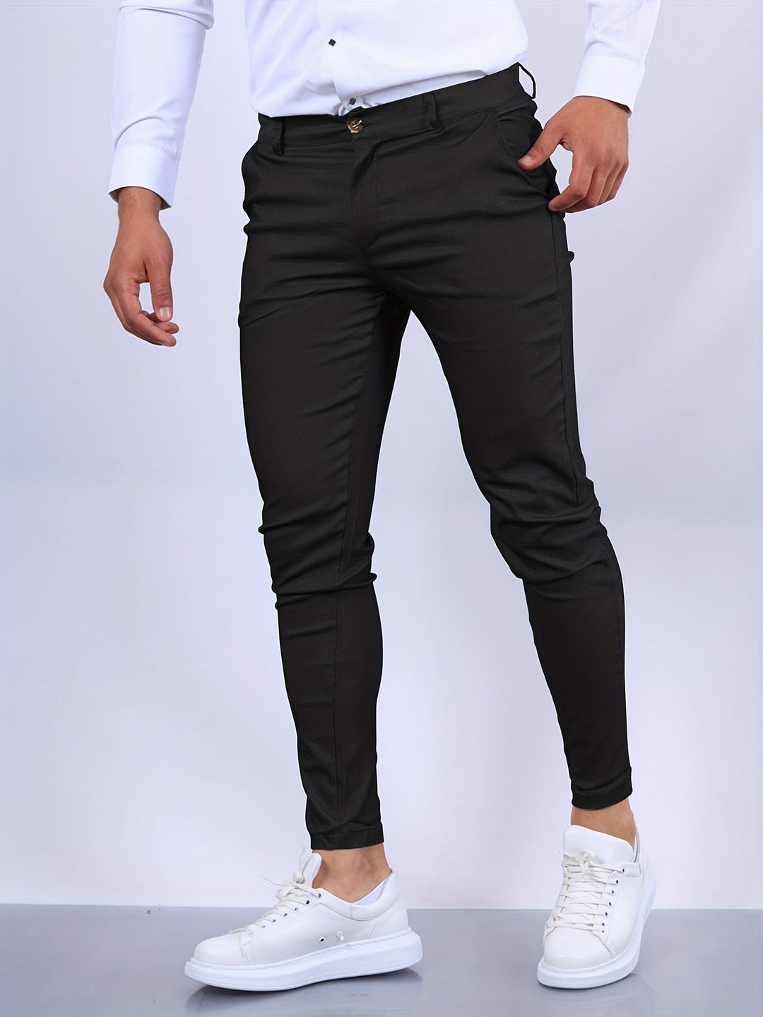 Flexible men's skinny pants with stretch fabric, providing a stylish and comfortable fit for various casual settings.