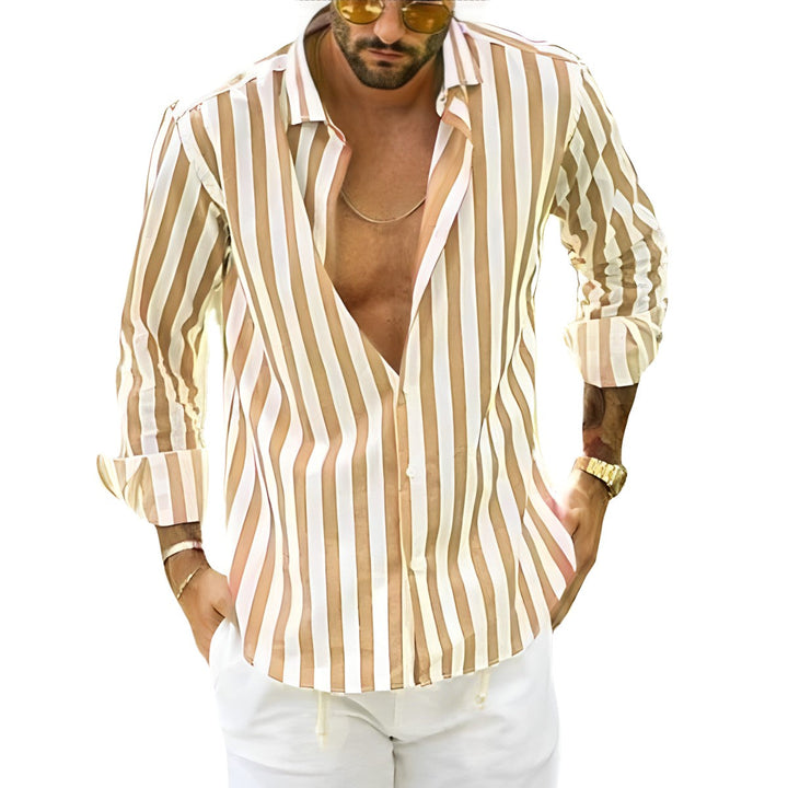 Stylish men's short sleeve striped shirt, a lightweight and breathable choice for summer casual outfits. Relaxed fit.