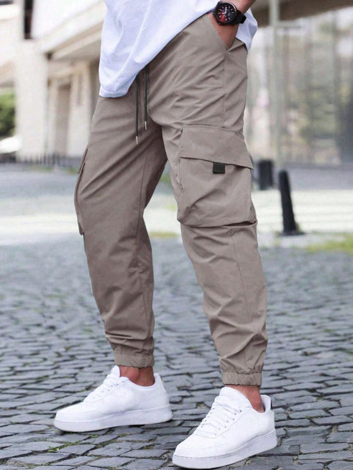 Streetwear men's cargo jogger pants with utility pockets, perfect for comfort & relaxed style.