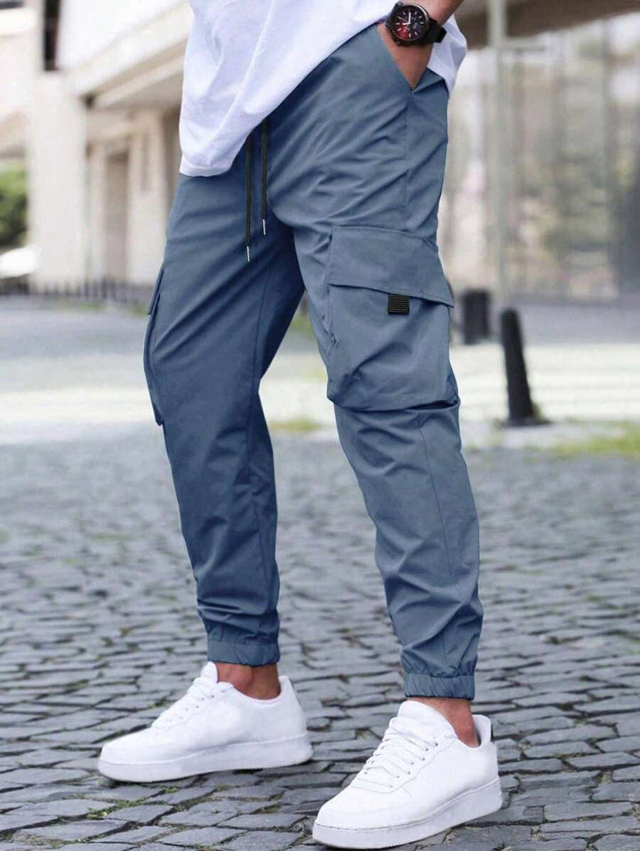 Comfortable men's cargo trousers in a stylish relaxed fit, ideal for casual & everyday fashion.
