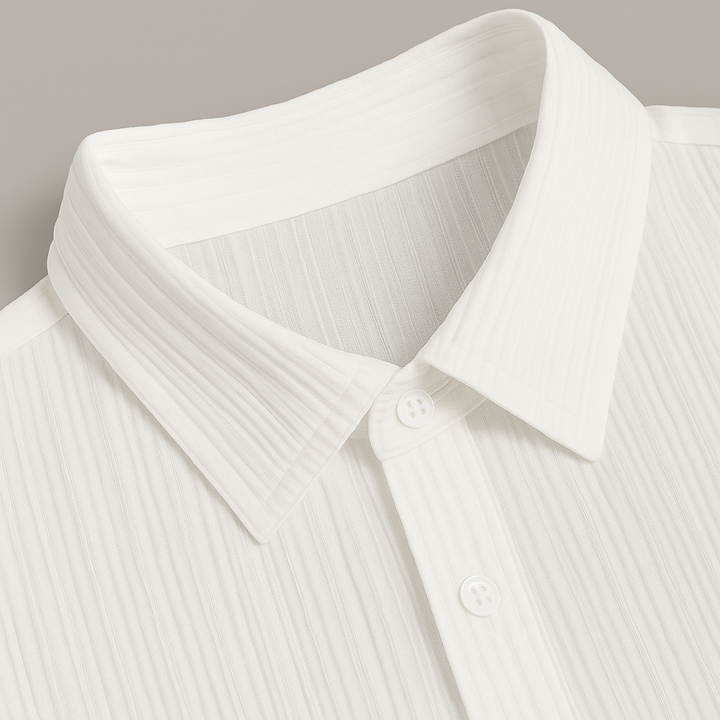 Textured men's pleated short-sleeve shirt and drawstring trousers. A stylish two-piece summer casual set.