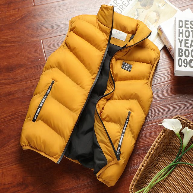 High-quality men's quilted vest, zippered, a stylish & practical gilet for modern men's fashion.