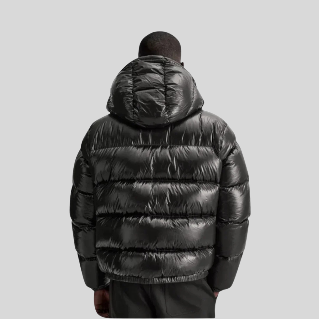Warm men's quilted winter coat, a stylish outerwear option. Features a full-zip design for cold weather fashion.