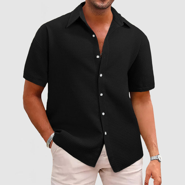Comfortable & breathable men's short sleeve shirt, perfect for summer and casual elegance.