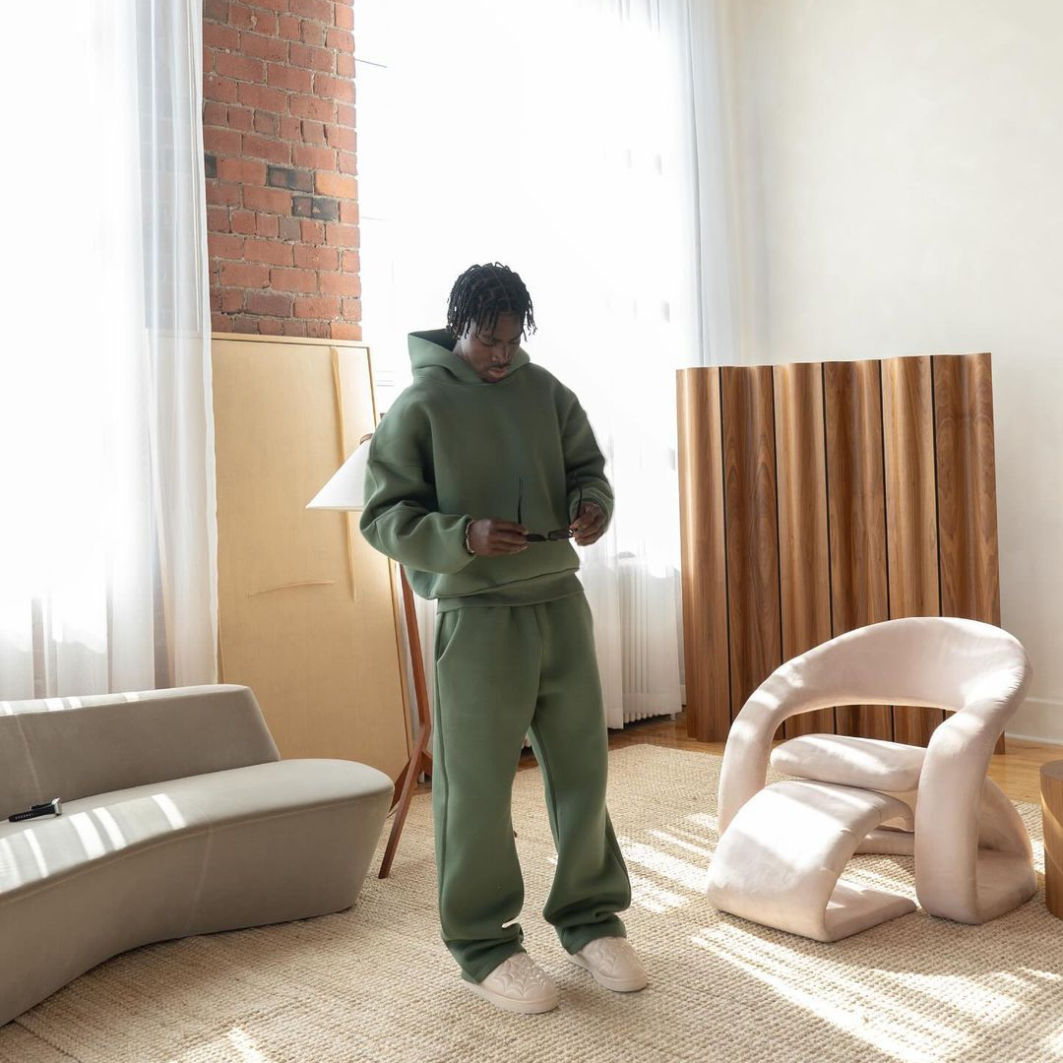 Activewear men's tracksuit set, designed for comfort and performance, ideal for gym or casual athletic style.