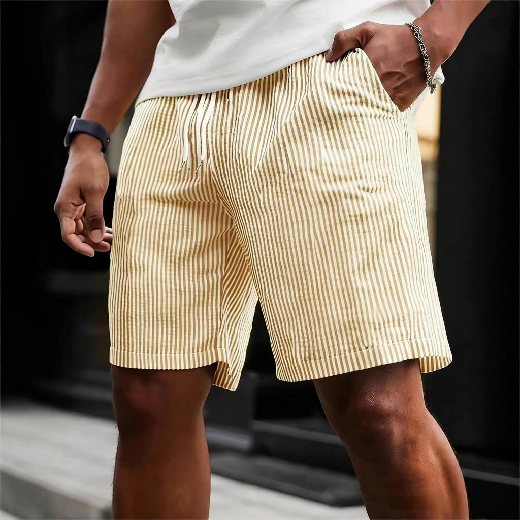 Casual men's striped shorts, ideal for weekend wear. Effortless comfort & style for summer days.