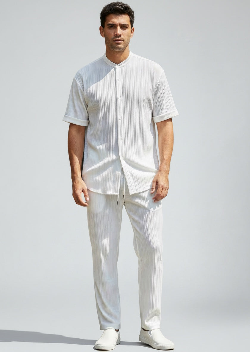 Men's summer casual 2-piece set: short-sleeve shirt & comfortable drawstring pants. Ideal for warm weather.