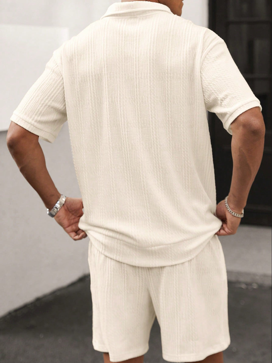 Coordinated men's summer set: short sleeve shirt & matching shorts. Ideal for casual style.
