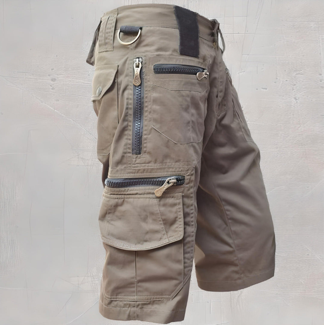 Comfortable men's cargo shorts, ideal for everyday casual wear. Stylish and durable for daily activities.
