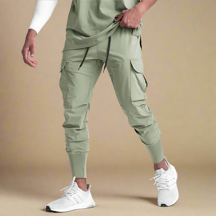 Multi-pocket men's tapered cargo joggers. Quick-dry fabric, ideal activewear for casual or athletic activities.