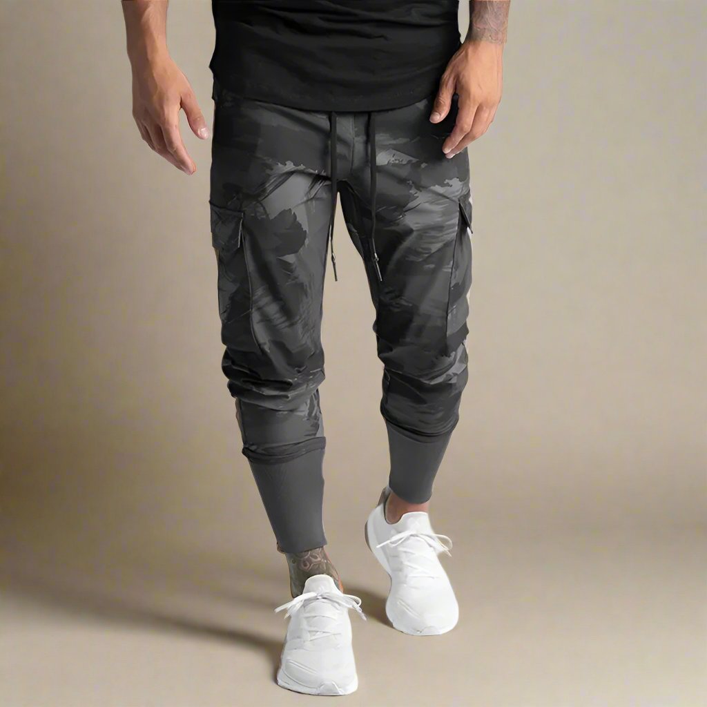 Stylish men's tapered quick-dry cargo joggers. Multi-pocket design, perfect casual activewear for men.