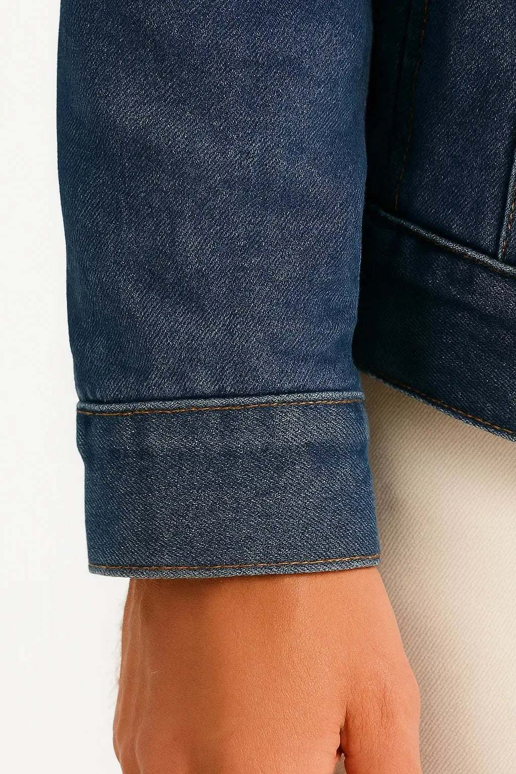 Warm men's winter jacket with a loose fit, ideal for layering. Thick, stylish outerwear for cold weather.