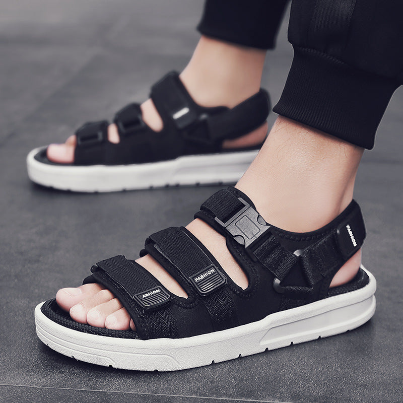 Comfortable men's casual sandals with triple straps, cushioned for all-day wear. Ideal for outdoor summer activities.