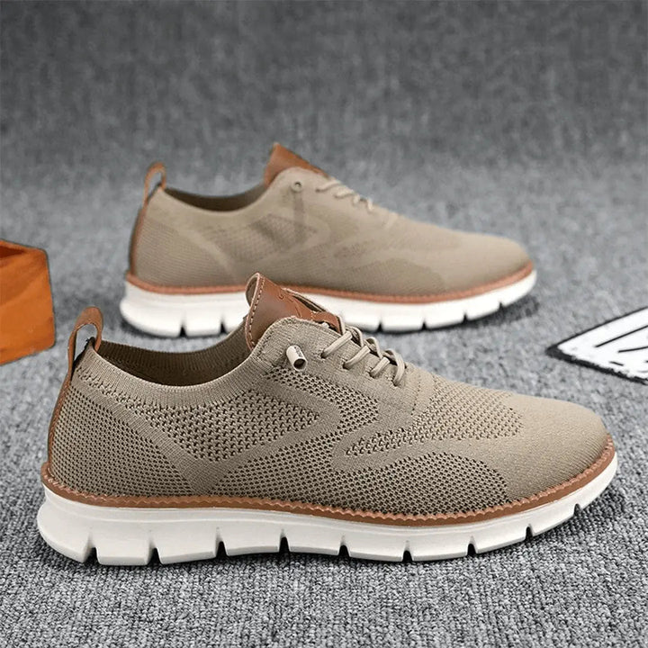 Men's highly cushioned breathable sneakers, ideal for athletic and casual daily wear.