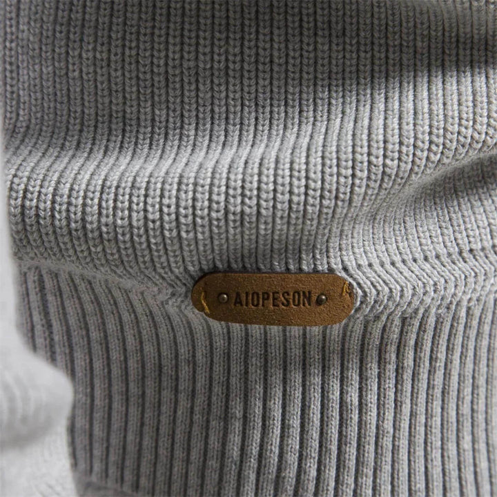 Men's long-sleeve knit sweater, comfortable & soft, perfect for everyday casual style.