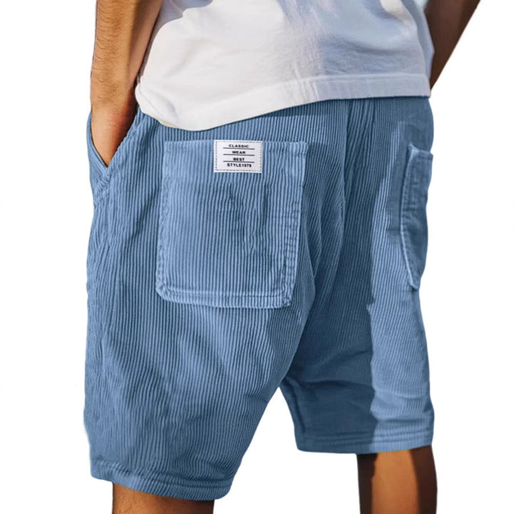 Comfortable men's urban casual shorts with elastic waistband, perfect for relaxed summer and streetwear.