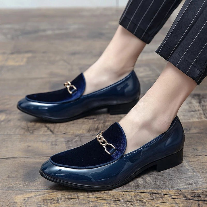 Men's formal velvet orthopedic slip-on loafers featuring a stylish gold chain. Comfortable dress shoes.