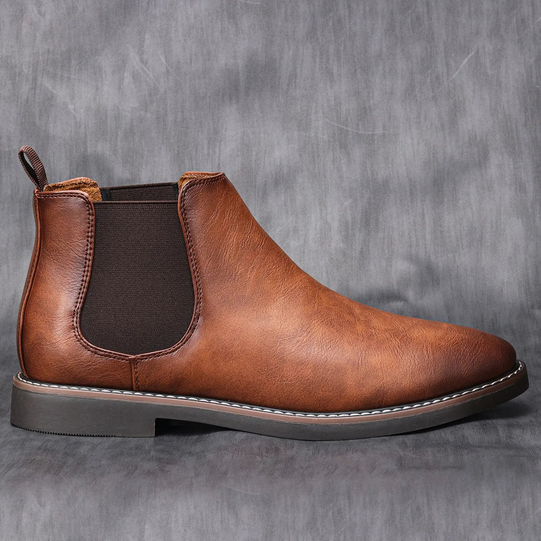 Stylish men's ankle boots, ideal for smart casual or dressy outfits. A versatile addition to men's fashion.