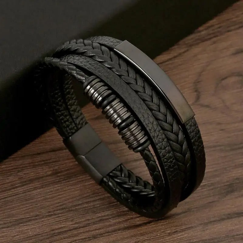 Gentleman's versatile bracelet, perfect for casual style or formal elegance. A sophisticated men's accessory.