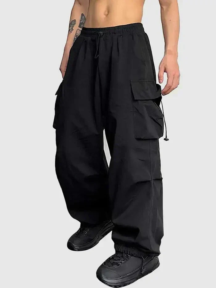 Men's versatile cargo pants, ideal for everyday adventures, offering comfort and style.
