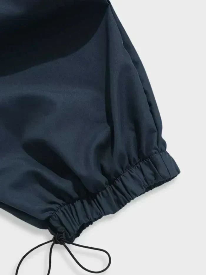 Men's durable cargo trousers with multiple pockets, designed for active and everyday wear.