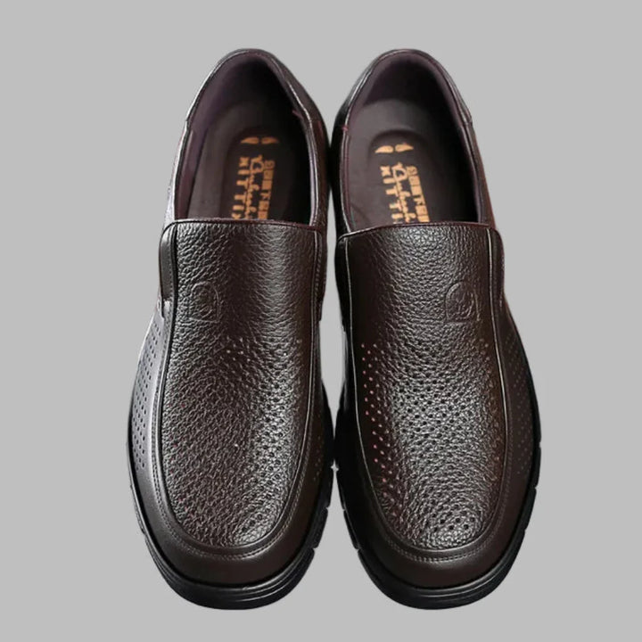 Stylish men's waterproof casual walking shoes, perfect for outdoor adventures & everyday fashion. Comfortable footwear.
