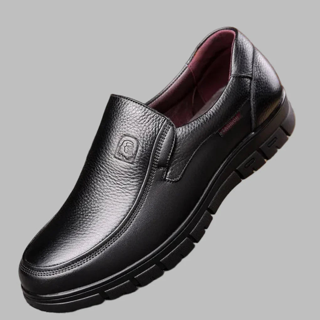 Easy slip-on men's casual walking shoes, offering superior comfort for long walks & daily wear. Versatile footwear.