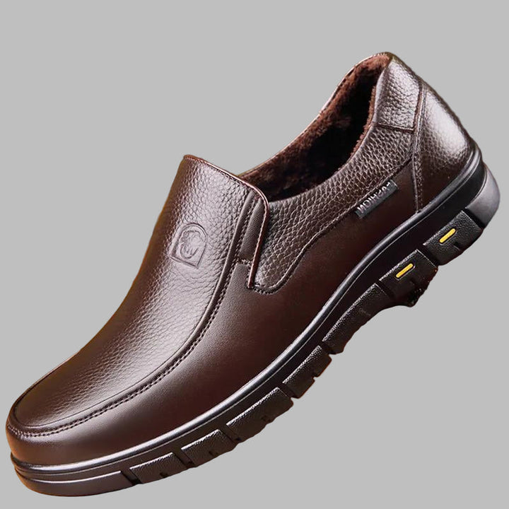 Durable men's casual walking shoes for outdoor wear. Waterproof and comfortable, perfect for active everyday footwear.