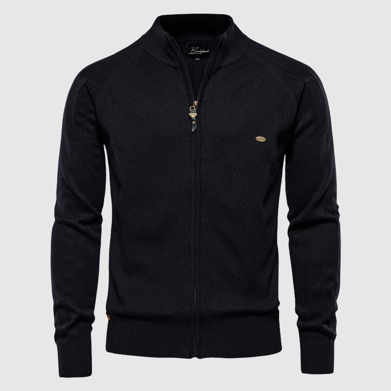 Detail of a versatile men's full-zip cardigan, showing comfortable long sleeve design, ideal for layering and everyday wear.