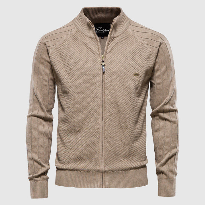 Close-up of a versatile men's full-zip cardigan, highlighting comfortable fabric. A stylish long sleeve sweater for casual layering.