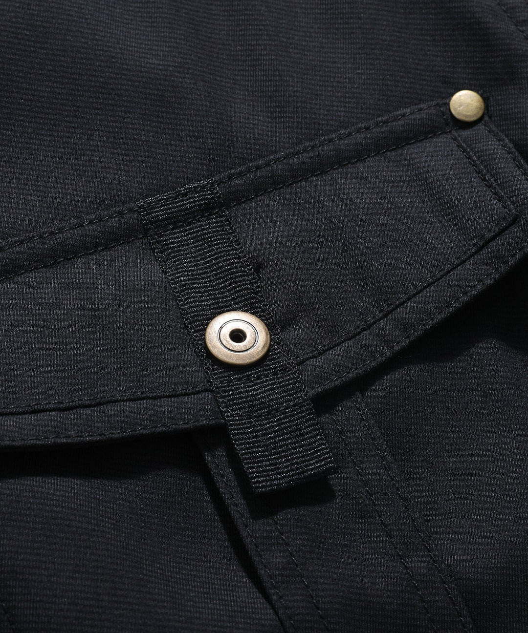 Back view: Men's versatile insulated jacket, offering comfort & style in cold weather.