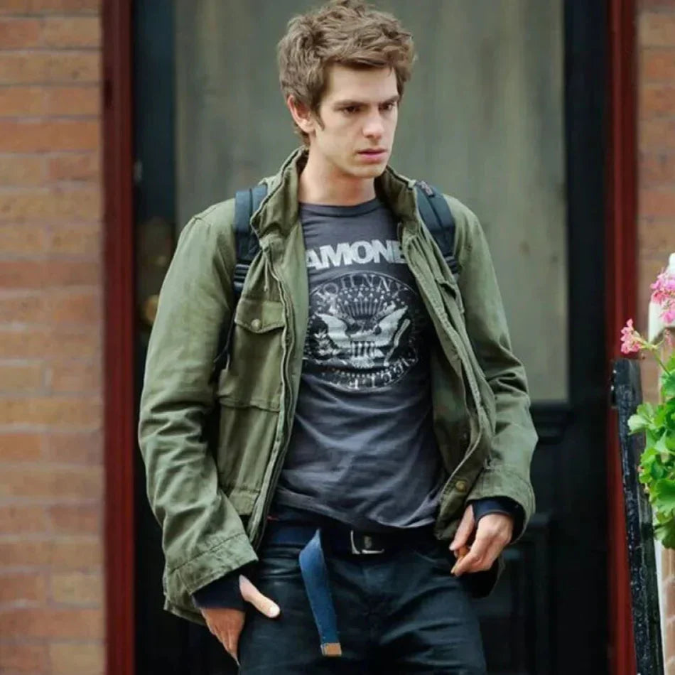 Stylish men's vintage field jacket, perfect casual outerwear for everyday wear. Features an adjustable waist.