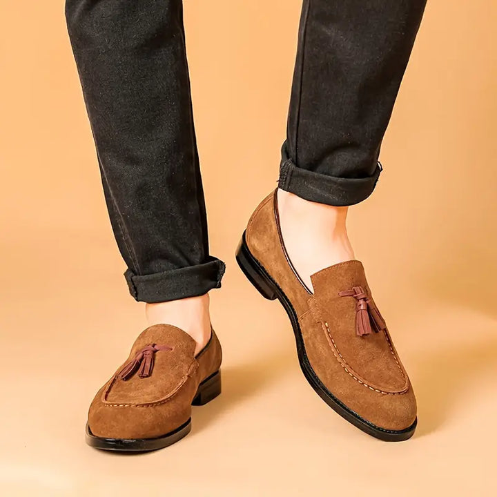 Elegant brown men's dress loafers. Vintage slip-on style, comfortable and anti-slip, perfect for men's formal fashion.