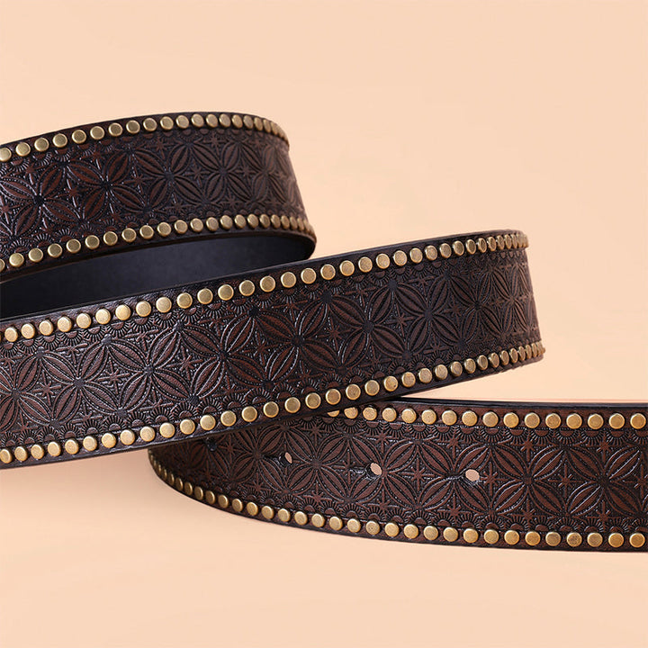 Retro style men's PU leather cowboy belt. Features a detailed engraved metal buckle for a classic western look.