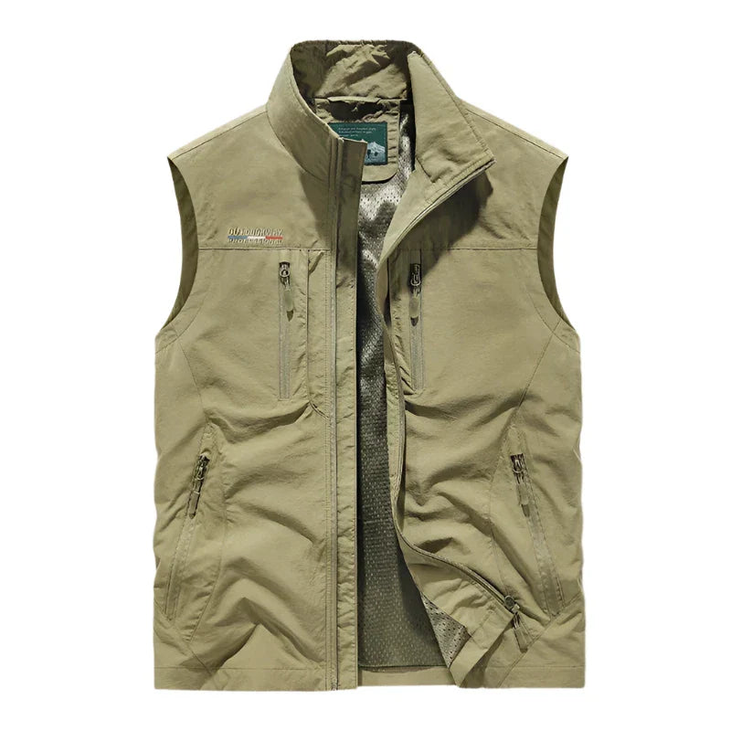 Men's waterproof gilet vest for outdoor activities, featuring a lightweight, weather-resistant design.