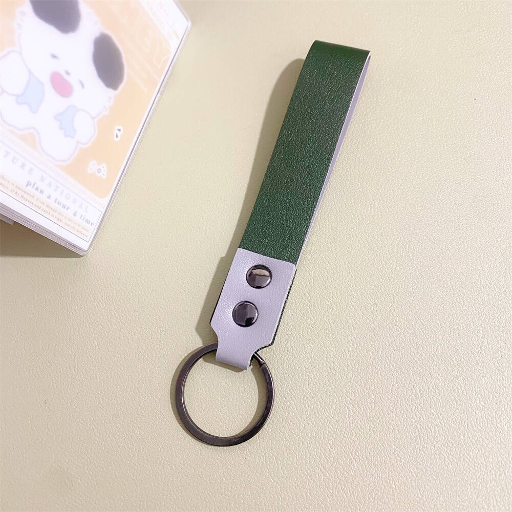 Simple, durable, and elegant minimalist leather keychain, a stylish everyday carry accessory.