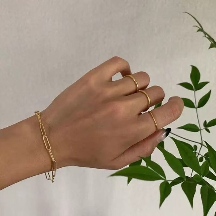 Delicate gold minimalist link chain necklace for women, elegant and versatile everyday jewelry.