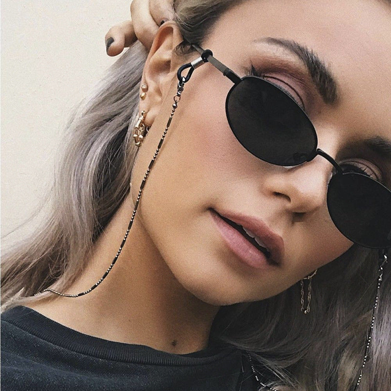 Minimalist unisex eyewear chain, gold-tone, for securing glasses or sunglasses around the neck.
