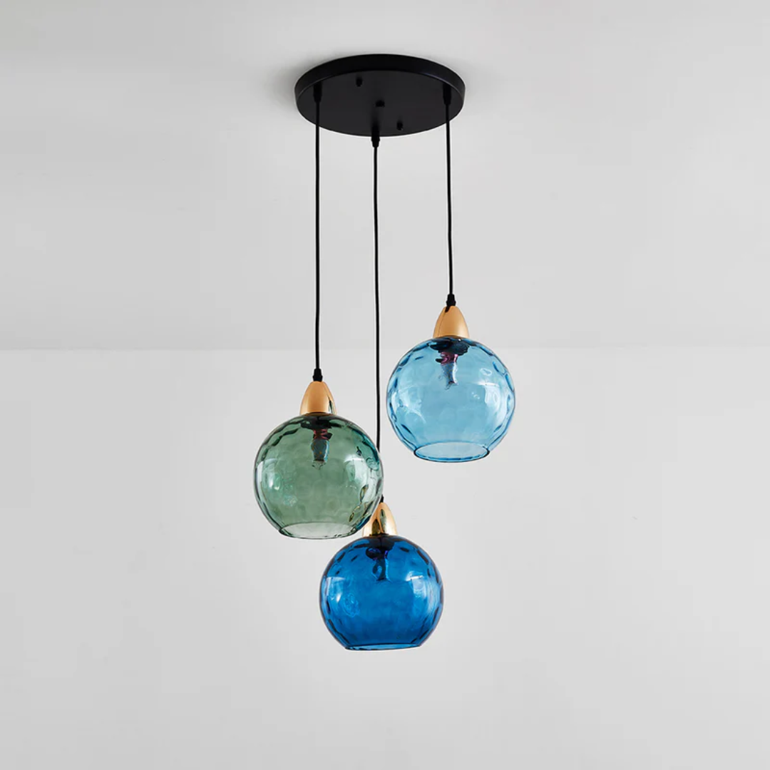 Modern living room 3-light cluster pendant, adjustable and decorative.